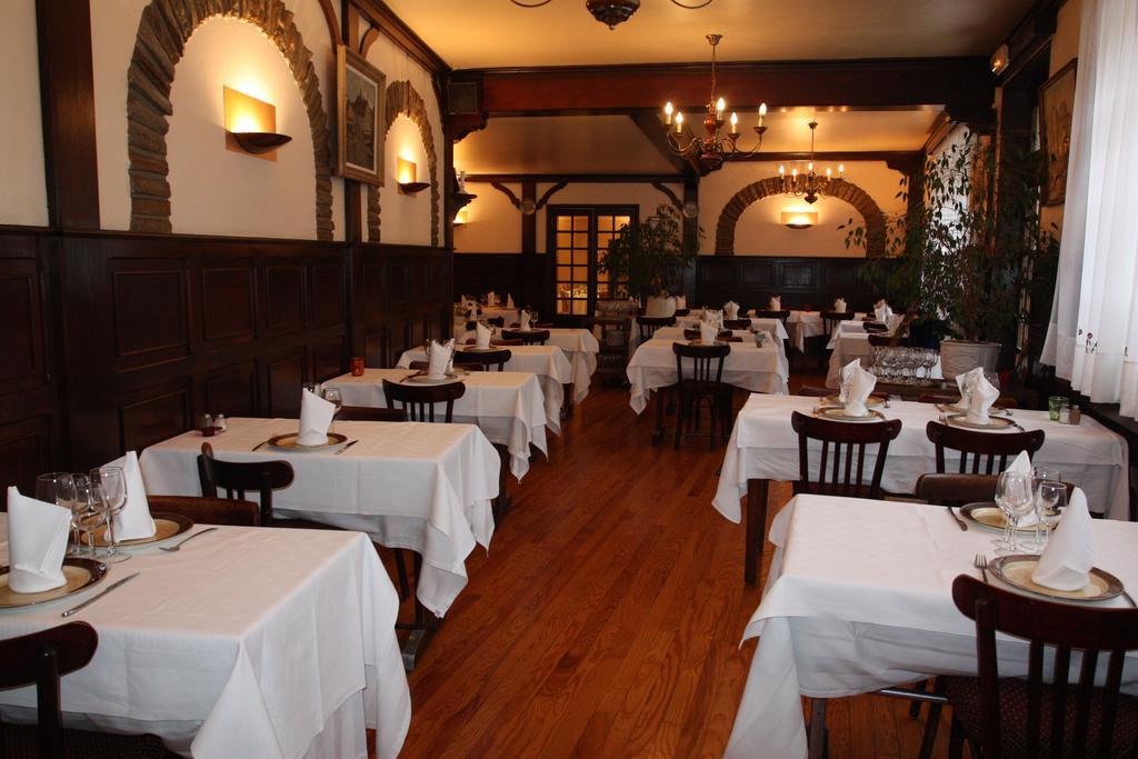 Logis Hotel Restaurant Des Voyageurs Pont-de-Salars Habitación foto