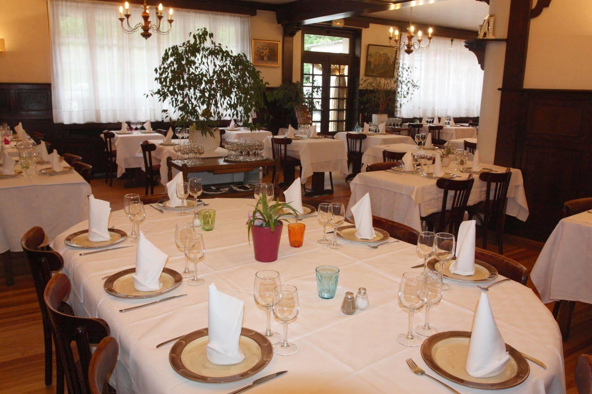 Logis Hotel Restaurant Des Voyageurs Pont-de-Salars Exterior foto