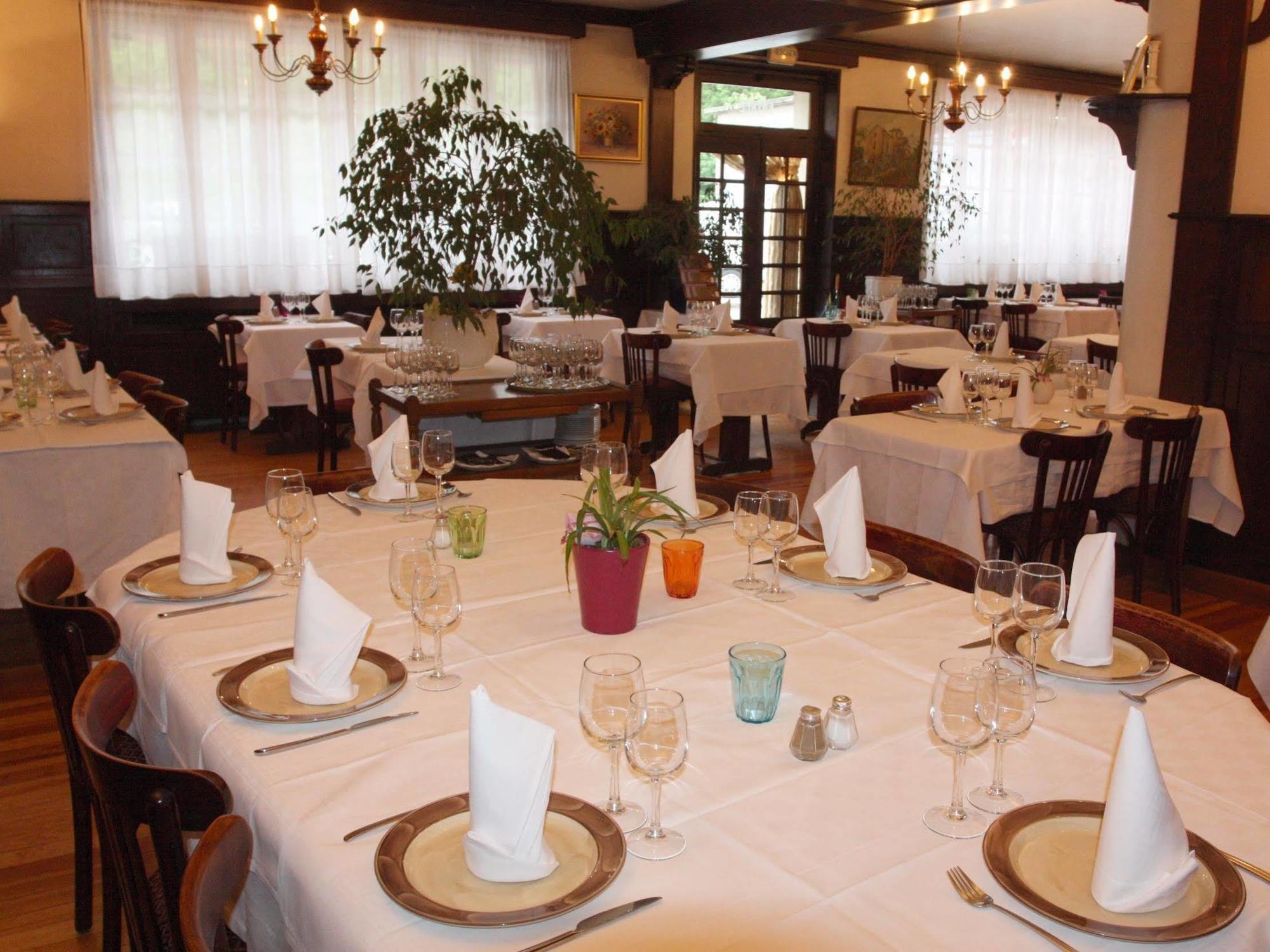 Logis Hotel Restaurant Des Voyageurs Pont-de-Salars Exterior foto